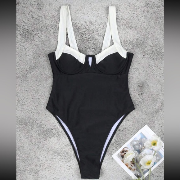 Black Color Block Monokini One Piece Bathing Swimsuit - Picture 3 of 6